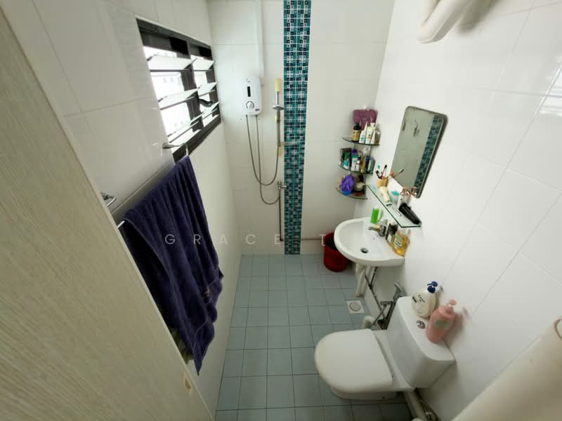 269 Yishun Street 22, 269 Yishun Street 22, 3 Bedrooms, 1,119 sqft, HDB Flat For Sale, by Grace Tan, 500236011 - Bathroom - PropertyGuru.com.sg