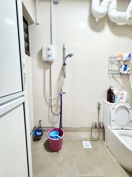 136 Serangoon North Avenue 2, 136 Serangoon North Avenue 2, 3 Bedrooms, 1,109 sqft, HDB Flat For Sale, by Aaron Loon, 500236029 - Bathroom - PropertyGuru.com.sg