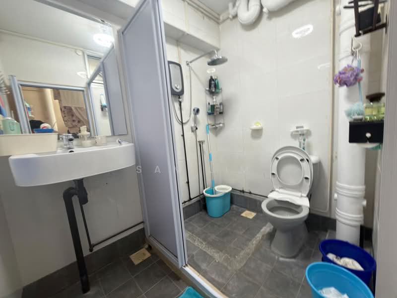 704 Pasir Ris Drive 10, 704 Pasir Ris Drive 10, Room Rental, 120 sqft, HDB Flat For Rent, by Sam Lim, 500236038 - Bathroom - PropertyGuru.com.sg