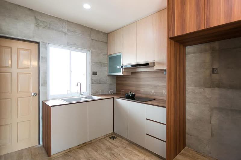 Vicenta Lodge, 6A Lorong Marzuki, 3 Bedrooms, 1,270 sqft, Condominium For Sale, by Eunice Tan, 500236051 - PropertyGuru.com.sg