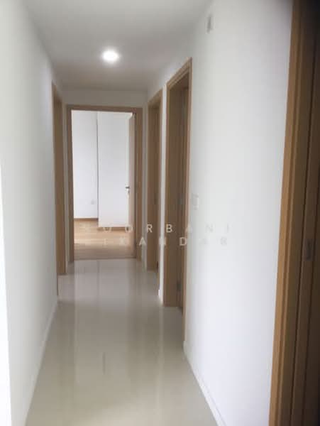 The Jovell, 13 Flora Drive, 3 Bedrooms, 904 sqft, Condominium For Rent, by Noorbani Sikandar, 500236068 - Corridor - PropertyGuru.com.sg