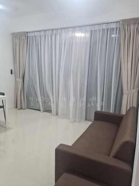 The Jovell, 13 Flora Drive, 3 Bedrooms, 904 sqft, Condominium For Rent, by Noorbani Sikandar, 500236068 - Living Room - PropertyGuru.com.sg