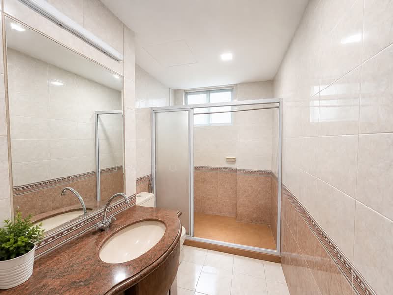 Castle Green, 485 Yio Chu Kang Road, 4 Bedrooms, 1,410 sqft, Condominium For Sale, by Jacob Ong, 500236079 - Master Bath - PropertyGuru.com.sg