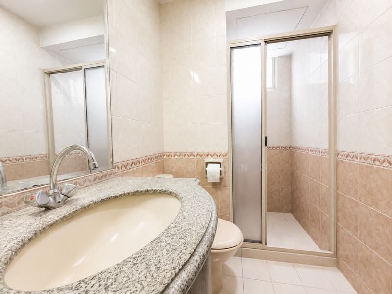 Castle Green, 485 Yio Chu Kang Road, 4 Bedrooms, 1,410 sqft, Condominium For Sale, by Jacob Ong, 500236079 - Junior Master Bathroom - PropertyGuru.com.sg