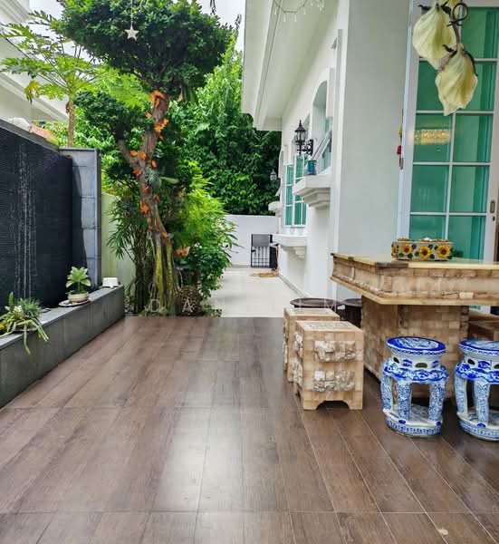 BUNGALOW NEXT TO PARK AND MRT, LYNWOOD GROVE, 5 Bedrooms, 5,500 sqft, Detached House For Sale, by Dan Lim, 500236085 - Exterior - PropertyGuru.com.sg