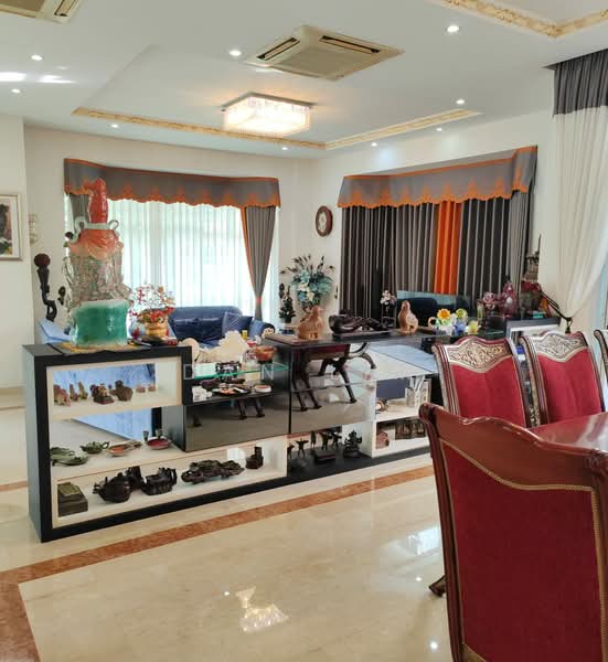 BUNGALOW NEXT TO PARK AND MRT, LYNWOOD GROVE, 5 Bedrooms, 5,500 sqft, Detached House For Sale, by Dan Lim, 500236085 - Living Room - PropertyGuru.com.sg