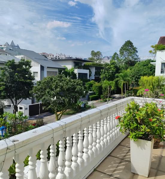 BUNGALOW NEXT TO PARK AND MRT, LYNWOOD GROVE, 5 Bedrooms, 5,500 sqft, Detached House For Sale, by Dan Lim, 500236085 - Exterior - PropertyGuru.com.sg