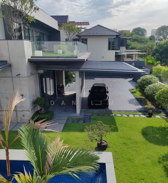 BUNGALOW NEXT TO PARK AND MRT, LYNWOOD GROVE, 5 Bedrooms, 5,500 sqft, Detached House For Sale, by Dan Lim, 500236085 - Exterior - PropertyGuru.com.sg