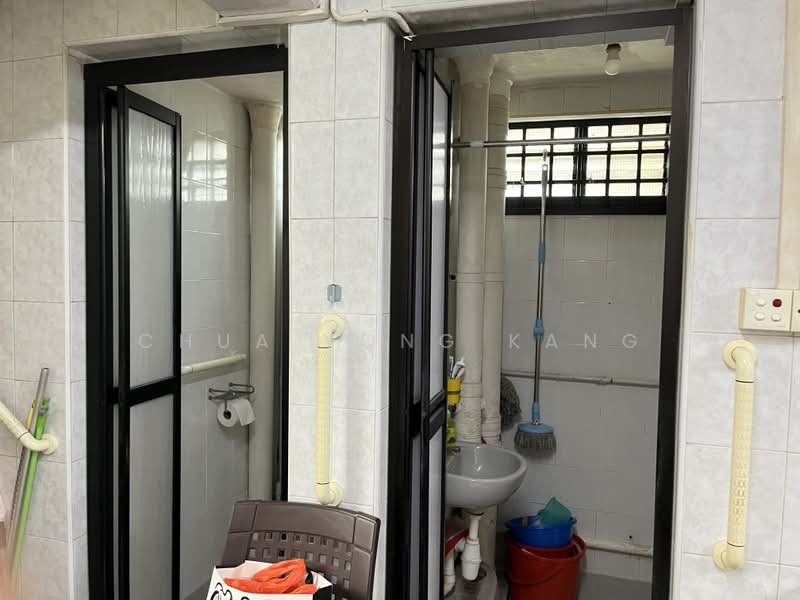 53 Lorong 5 Toa Payoh, 53 Lorong 5 Toa Payoh, 2 Bedrooms, 732 sqft, HDB Flat For Sale, by Chua Yong Kang, 500236086 - Bathroom - PropertyGuru.com.sg