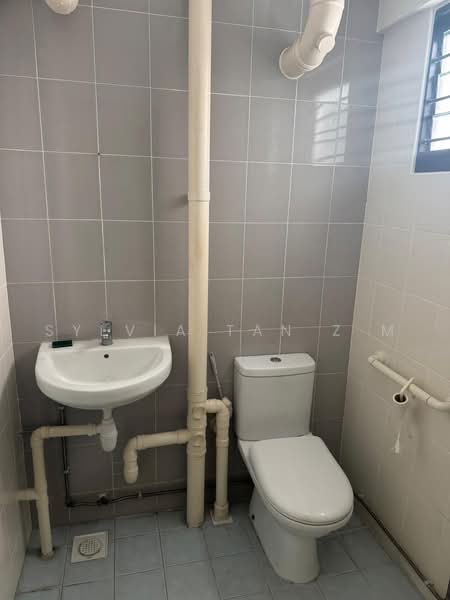 110 Hougang Avenue 1, 110 Hougang Avenue 1, 2 Bedrooms, 753 sqft, HDB Flat For Sale, by Sylvia Tan Z M, 500236106 - Bathroom - PropertyGuru.com.sg