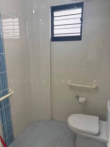 110 Hougang Avenue 1, 110 Hougang Avenue 1, 2 Bedrooms, 753 sqft, HDB Flat For Sale, by Sylvia Tan Z M, 500236106 - Bathroom - PropertyGuru.com.sg