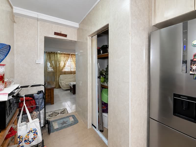 458 Tampines Street 42, 458 Tampines Street 42, 3 Bedrooms, 904 sqft, HDB Flat For Sale, by Jerez Amsyar, 500236124 - Living Room - PropertyGuru.com.sg