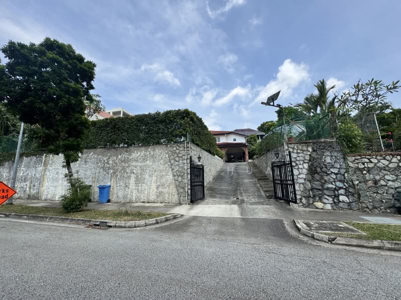 Rare 9,591 sqft Elevated Land in Hua Guan | 999-Year Detached, , 5 Bedrooms, 6,000 sqft, Detached House For Sale, by Zack Chua, 500236130 - Grand frontage - PropertyGuru.com.sg