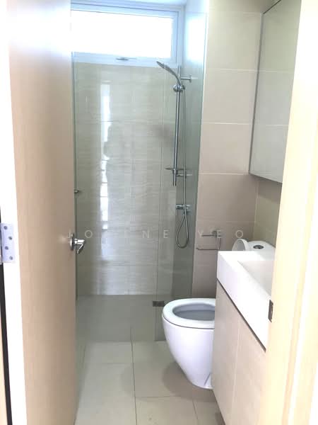 Waterview, 75 Tampines Avenue 1, 2 Bedrooms, 786 sqft, Condominium For Sale, by Jolene Yeo, 500236139 - Bathroom - PropertyGuru.com.sg
