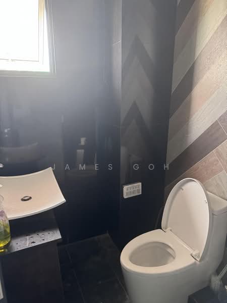 Northpoint Bizhub, 2 Yishun Industrial Street 1, Sembawang / Yishun, 2,771 sqft, Light Industrial (B1) For Sale, by James Goh, 500236148 - Bathroom - CommercialGuru.com.sg