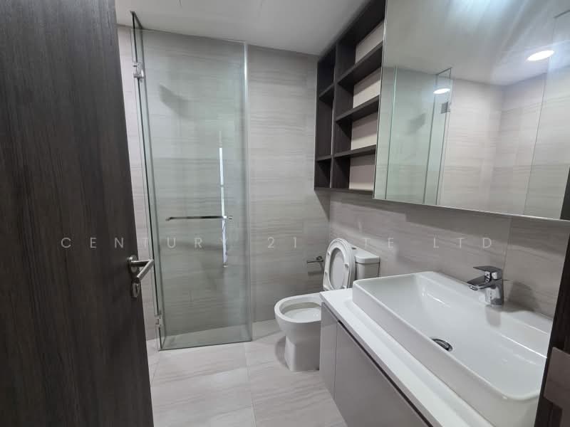 Lake Grande, 8 Jurong Lake Link, 2 Bedrooms, 861 sqft, Condominium For Rent, by Sylvia Lee, 500236156 - Bathroom - PropertyGuru.com.sg