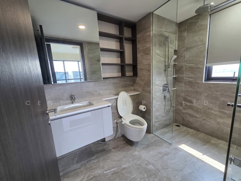 Lake Grande, 8 Jurong Lake Link, 2 Bedrooms, 861 sqft, Condominium For Rent, by Sylvia Lee, 500236156 - Bathroom - PropertyGuru.com.sg