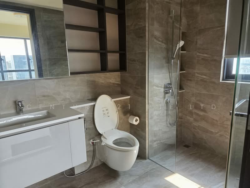 Lake Grande, 8 Jurong Lake Link, 2 Bedrooms, 861 sqft, Condominium For Rent, by Sylvia Lee, 500236156 - Bathroom - PropertyGuru.com.sg