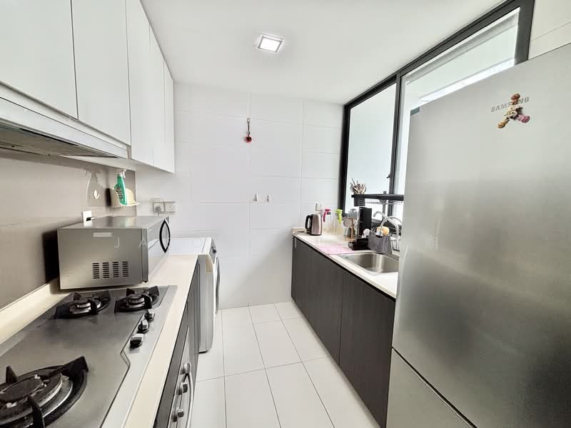 Esparina Residences, 113 Compassvale Bow, 2 Bedrooms, 829 sqft, Condominium For Rent, by Jason Liew 俊明, 500236160 - Kitchen - PropertyGuru.com.sg
