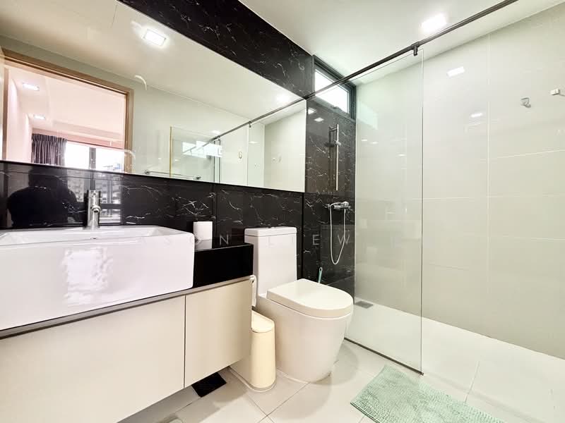 Esparina Residences, 113 Compassvale Bow, 2 Bedrooms, 829 sqft, Condominium For Rent, by Jason Liew 俊明, 500236160 - Bathroom - PropertyGuru.com.sg