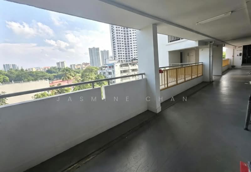 321 Ang Mo Kio Avenue 1, 321 Ang Mo Kio Avenue 1, 3 Bedrooms, 786 sqft, HDB Flat For Sale, by Jasmine Chan, 500236171 - Corridor - PropertyGuru.com.sg