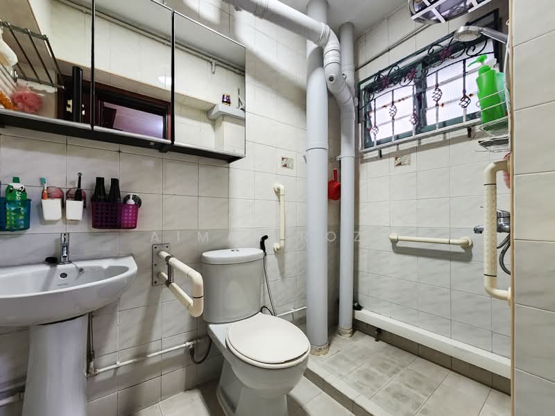 465 Choa Chu Kang Avenue 4, 465 Choa Chu Kang Avenue 4, Dairy Farm / Bukit Panjang / Choa Chu Kang, 4 Bedrooms, 1,324 sqft, HDB Flat For Sale, by Aiman Roza, 500236186 - Bathroom - PropertyGuru.com.sg