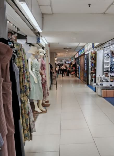 Lucky Plaza, 304 Orchard Road, 400 sqft, Mall Shop For Rent, by Doreen Lee, 500236187 - Corridor - CommercialGuru.com.sg