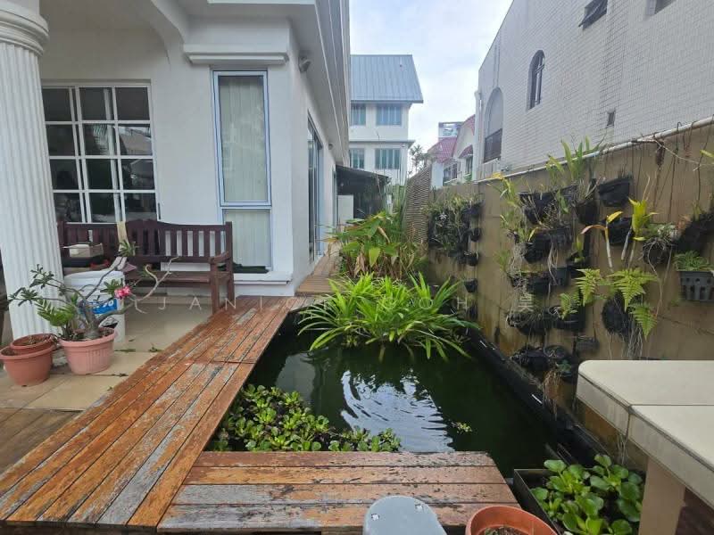 D15 6000sf South Facing 3.5 storeys Bungalow Pool that you can swim in, , 9 Bedrooms, 7,000 sqft, Detached House For Sale, by Janice Goh 吴, 500236188 - Exterior - PropertyGuru.com.sg