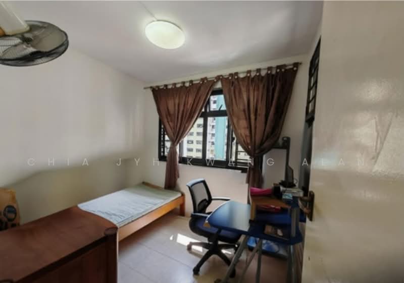 76 Lorong Limau, 76 Lorong Limau, 3 Bedrooms, 700 sqft, HDB Flat For Sale, by Chia Jyh Kwang Alan, 500236222 - Bedroom - PropertyGuru.com.sg