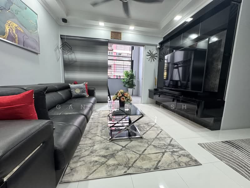 449 Hougang Avenue 10, 449 Hougang Avenue 10, 3 Bedrooms, 1,614 sqft, HDB Flat For Sale, by Ganesan Nesh, 500236234 - Living Room - PropertyGuru.com.sg