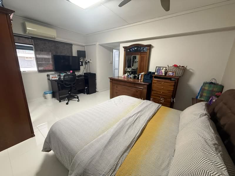 449 Hougang Avenue 10, 449 Hougang Avenue 10, 3 Bedrooms, 1,614 sqft, HDB Flat For Sale, by Ganesan Nesh, 500236234 - Bedroom - PropertyGuru.com.sg