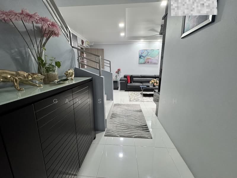 449 Hougang Avenue 10, 449 Hougang Avenue 10, 3 Bedrooms, 1,614 sqft, HDB Flat For Sale, by Ganesan Nesh, 500236234 - Living Room - PropertyGuru.com.sg