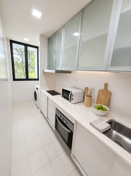 One Oxley Rise, 1 Oxley Rise, 2 Bedrooms, 1,518 sqft, Apartment For Rent, by Michelle Yang, 500236236 - Kitchen - PropertyGuru.com.sg