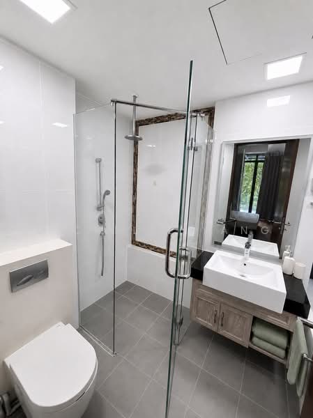 One Oxley Rise, 1 Oxley Rise, 2 Bedrooms, 1,518 sqft, Apartment For Rent, by Michelle Yang, 500236236 - Common Bathroom - PropertyGuru.com.sg
