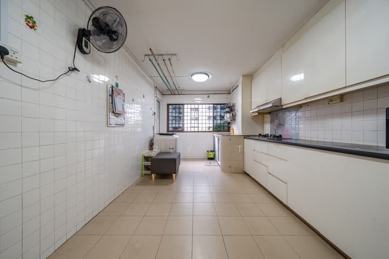 587 Cheng San Court, 587 Ang Mo Kio Avenue 3, 2 Bedrooms, 721 sqft, HDB Flat For Sale, by Cherlyn Tan, 500236241 - Kitchen - PropertyGuru.com.sg