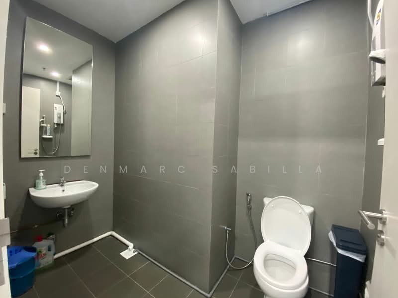 CT Hub, 2 Kallang Avenue, 1,098 sqft, Light Industrial (B1) For Sale, by Denmarc Sabilla, 500236250 - Bathroom - CommercialGuru.com.sg