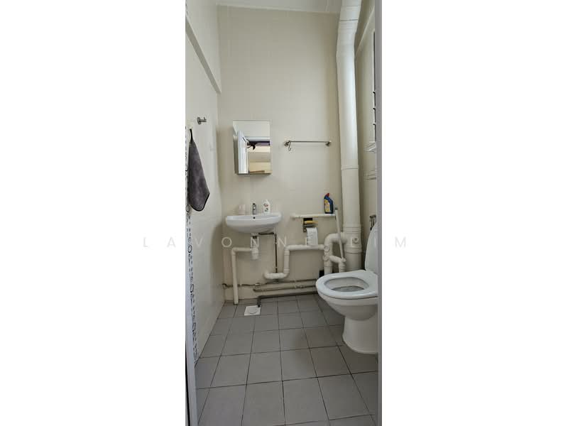 111 Hougang Avenue 1, 111 Hougang Avenue 1, 2 Bedrooms, 721 sqft, HDB Flat For Rent, by Lavonne Lim, 500236251 - Attached Bathroom - PropertyGuru.com.sg