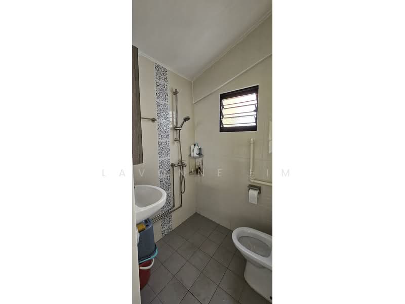 111 Hougang Avenue 1, 111 Hougang Avenue 1, 2 Bedrooms, 721 sqft, HDB Flat For Rent, by Lavonne Lim, 500236251 - Bathroom - PropertyGuru.com.sg