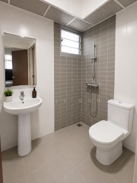 129B Canberra Street, 129B Canberra Street, 2 Bedrooms, 731 sqft, HDB Flat For Sale, by Billy Goh, 500236253 - Bathroom - PropertyGuru.com.sg