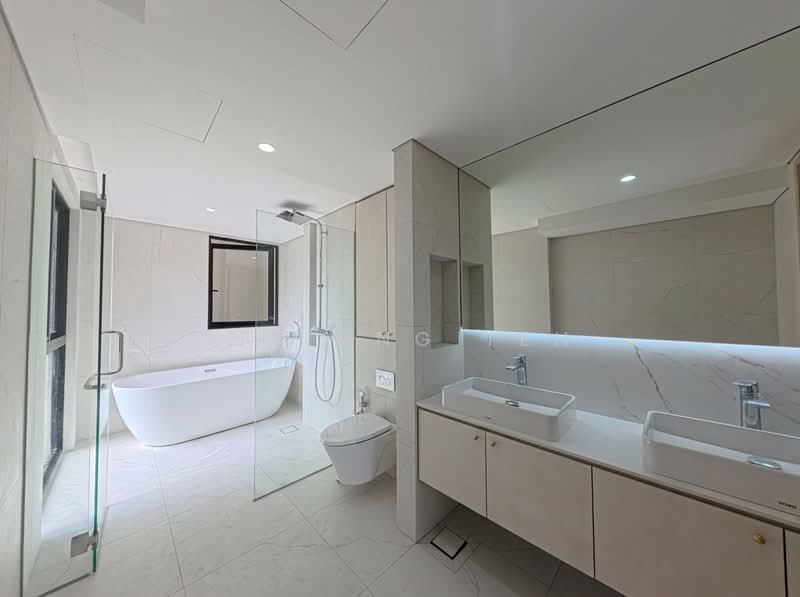 5 STOREYS. WALK TO MRT! BRAND NEW HOME WITH BASEMENT, Bedok Rise / Bedok Terrace / Jalan Limau Kasturi / Jalan Limau Nipis / Jalan Langgar Bedok, 5 Bedrooms, 6,499 sqft, Corner Terrace For Sale, by Li Rong Teh, 500236282 - Bathroom - PropertyGuru.com.sg