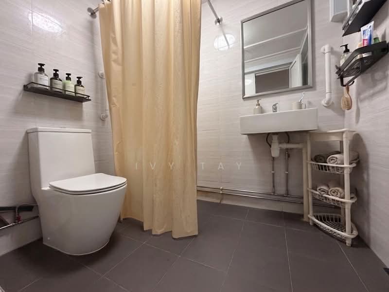 449 Pasir Ris Drive 6, 449 Pasir Ris Drive 6, 4 Bedrooms, 1,667 sqft, HDB Flat For Sale, by Ivy Tay, 500236290 - Bathroom at Master bedroom - PropertyGuru.com.sg