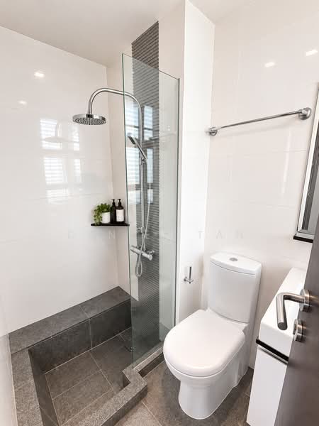 Mackenzie 138, 138 MacKenzie Road, 2 Bedrooms, 850 sqft, Condominium For Rent, by Daniel Tan, 500236297 - Bathroom - PropertyGuru.com.sg