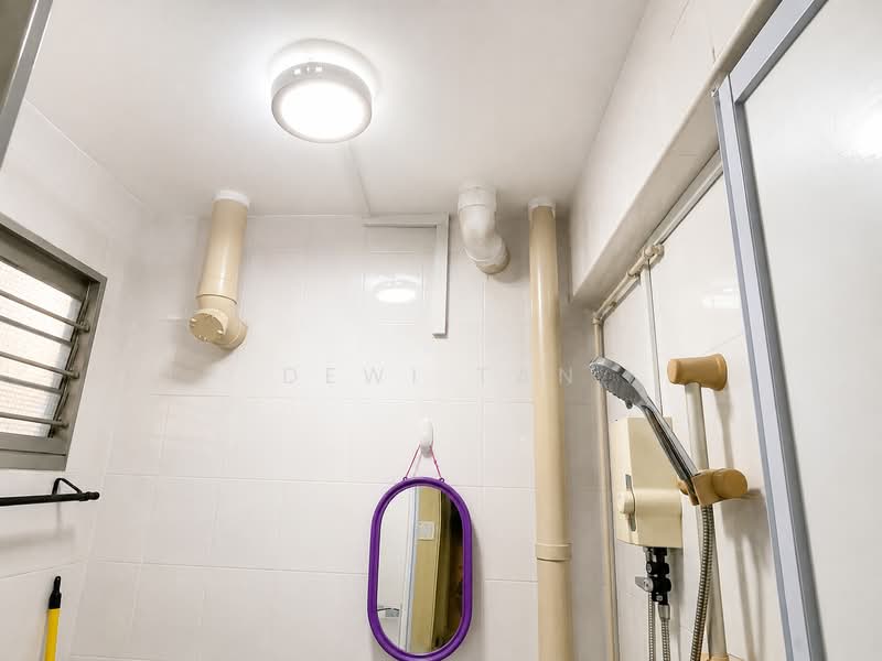 320 Clementi Avenue 4, 320 Clementi Avenue 4, Room Rental, 200 sqft, HDB Flat For Rent, by Dewi Tan, 500236303 - Bathroom - PropertyGuru.com.sg