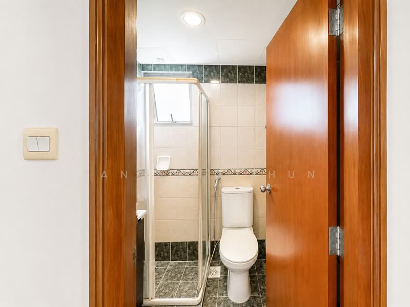 Aquarius By The Park, 1 Bedok Reservoir View, 2 Bedrooms, 893 sqft, Condominium For Sale, by Tan Yong Zhun, 500236310 - Bathroom - PropertyGuru.com.sg