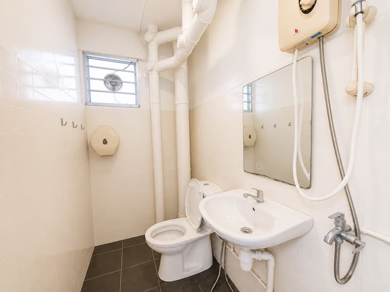 729 Yishun Street 71, , 689 sqft, Shop / Shophouse For Rent, by Gerald Ng, 500236339 - Bathroom - CommercialGuru.com.sg