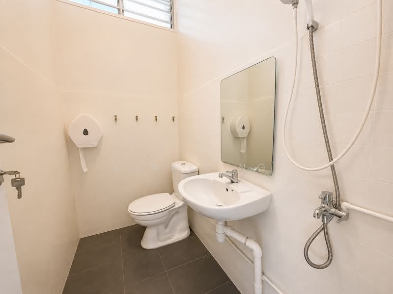 729 Yishun Street 71, , 689 sqft, Shop / Shophouse For Rent, by Gerald Ng, 500236339 - Bathroom - CommercialGuru.com.sg