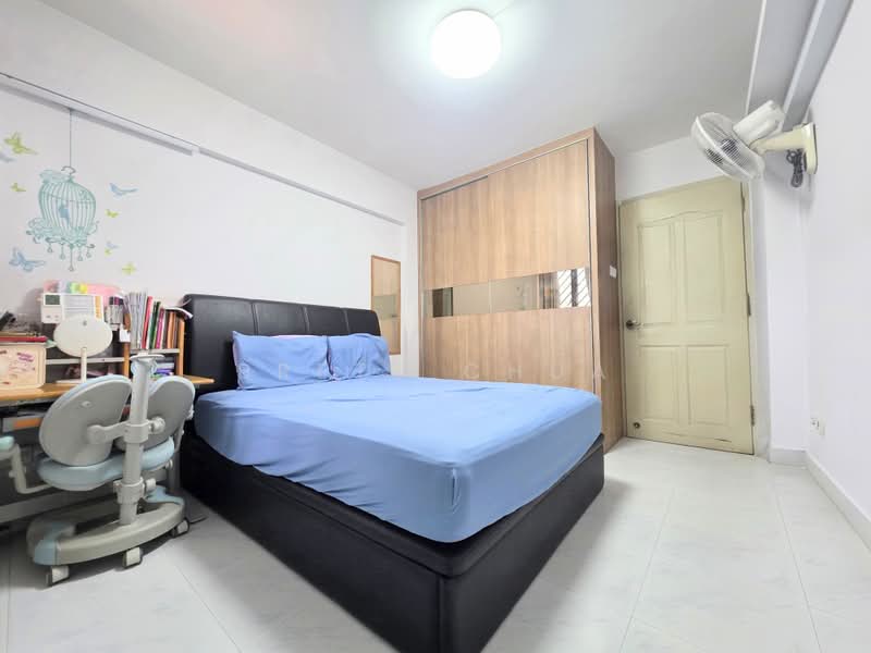 550 Ang Mo Kio Avenue 10, 550 Ang Mo Kio Avenue 10, 2 Bedrooms, 732 sqft, HDB Flat For Sale, by Brett Chua, 500236345 - Master Bedroom - PropertyGuru.com.sg