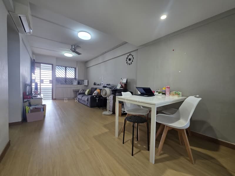 550 Ang Mo Kio Avenue 10, 550 Ang Mo Kio Avenue 10, 2 Bedrooms, 732 sqft, HDB Flat For Sale, by Brett Chua, 500236345 - Living Room - PropertyGuru.com.sg