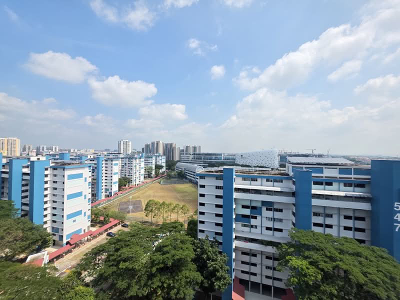 550 Ang Mo Kio Avenue 10, 550 Ang Mo Kio Avenue 10, 2 Bedrooms, 732 sqft, HDB Flat For Sale, by Brett Chua, 500236345 - View from Entrance and Common Bedroom - PropertyGuru.com.sg