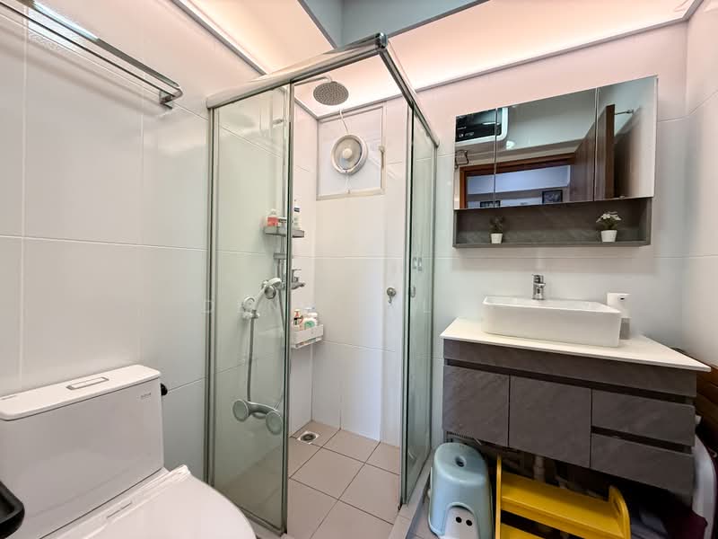 222B Bedok North Drive, 222B Bedok North Drive, 3 Bedrooms, 990 sqft, HDB Flat For Sale, by Dennis Lim, 500236353 - Bathroom - PropertyGuru.com.sg
